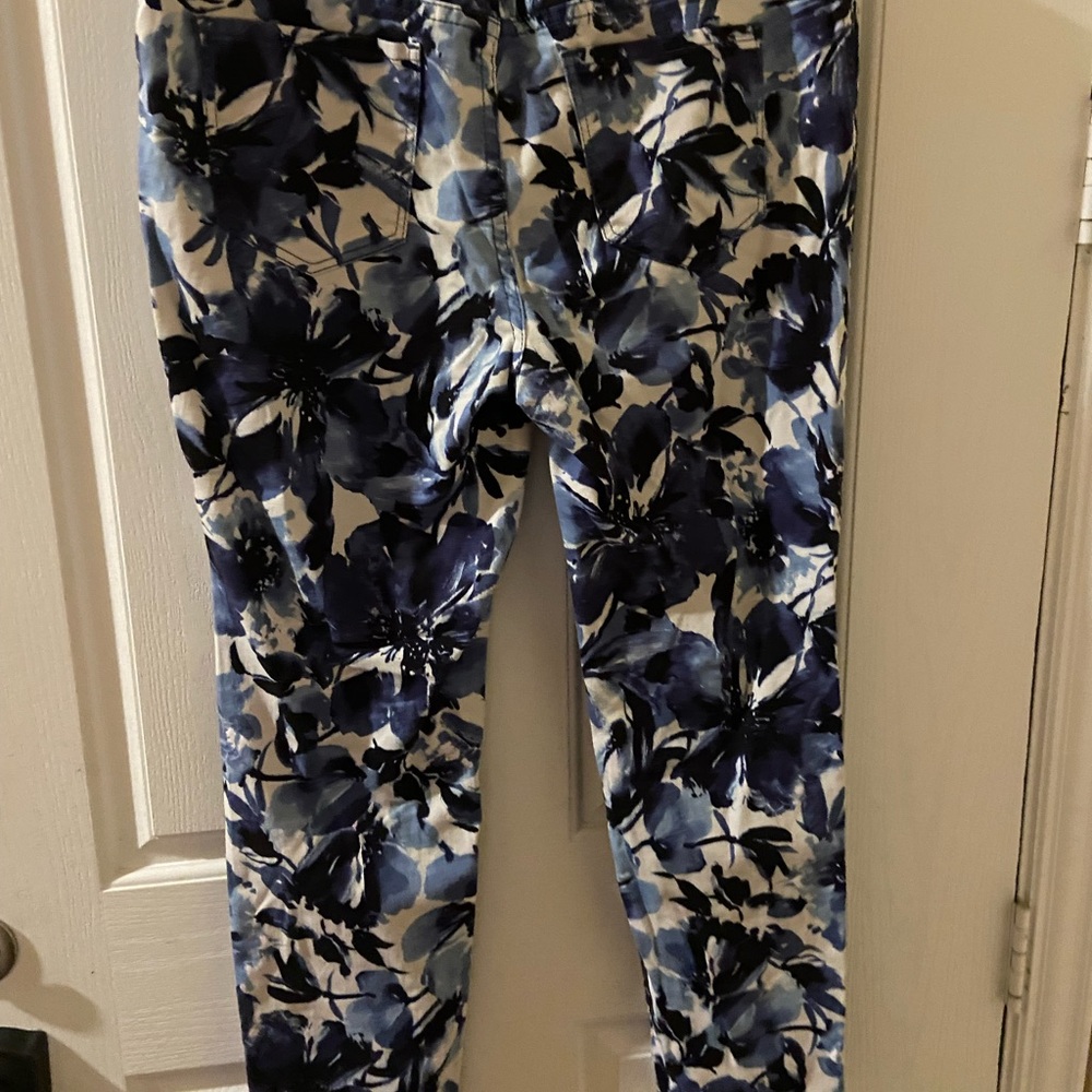 Chico’s floral jeans - Picture 2 of 4